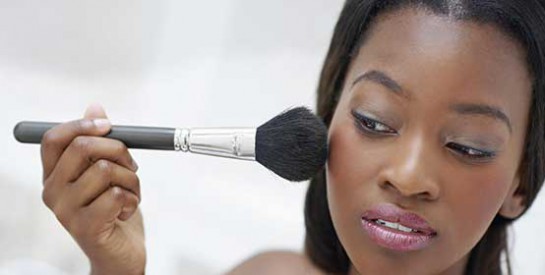 4 astuces pour bien appliquer sa poudre de maquillage