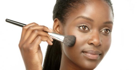 Maquillage peau grasse: nos conseils pour un teint parfait