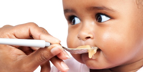 Les aliments à éviter pour un bébé de moins d`un an