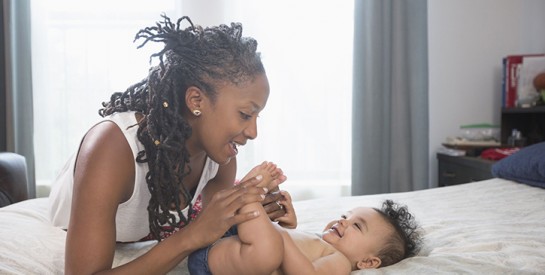 2 gestes anti-coliques pour soulager votre enfant