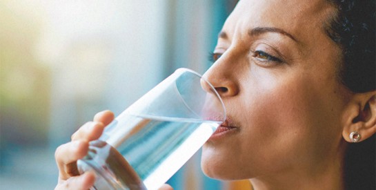 Insuffisance cardiaque : pourquoi boire assez d'eau réduit les risques