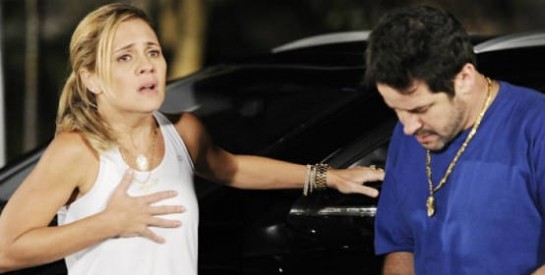 Résumé Avenida Brasil, épisode 249 - 250 : Tifon va voir Carminia pour lui demander le divorce