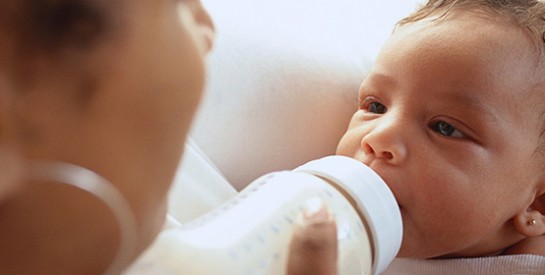 Biberon de bébé : quelles précautions