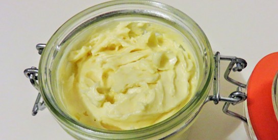 Masque au beurre de karité : le produit naturel le mieux adapté aux soins des cheveux