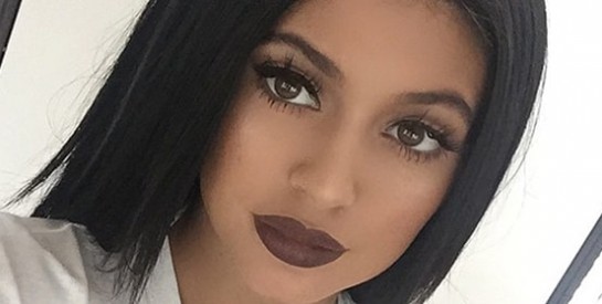 L`astuce de Kylie Jenner pour faire tenir son rouge à lèvres toute la journée