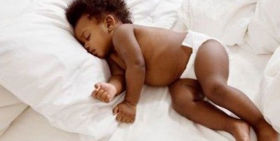Un bébé touché par le syndrome de la Belle au bois dormant