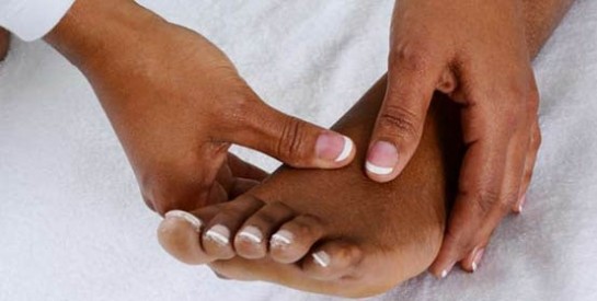 Cor, durillon ou oeil de perdrix : voici des remèdes pour soigner vos pieds