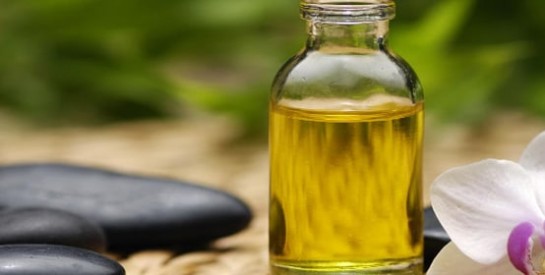 Huile de ricin : est-ce vraiment bien pour faire pousser les cheveux ?