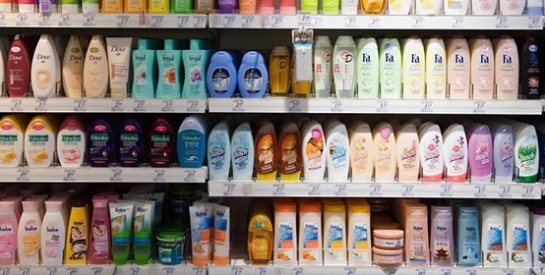 Cosmétiques : plus de 140 produits contrôlés contiennent des conservateurs interdits et dangereux