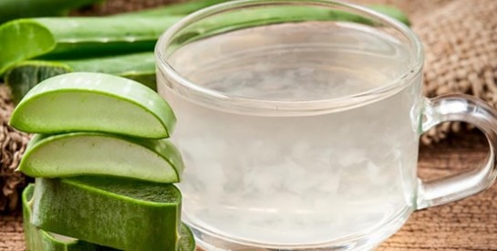 Tonique à l`aloe vera, l`oignon et l`huile de coco pour stimuler la croissance des cheveux