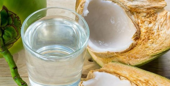 Saviez-vous que l`eau de coco peut contribuer à l`amincissement ?