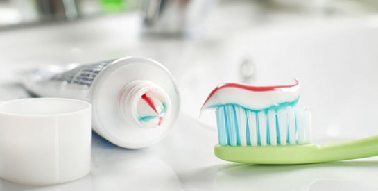 Comment éliminer les points noirs avec du dentifrice et du sel