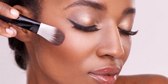 Beauté des yeux : mettre correctement ses faux-cils