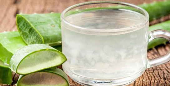 Jus detox d`aloe vera pour lutter contre les maux d`estomac