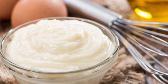 La mayonnaise pour vos cheveux endommagés