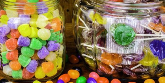 Alimentation de l`enfant : attention aux bonbons