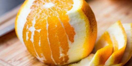 Le zeste d`orange: un remède contre la toux et l`indigestion