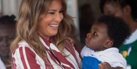 Melania Trump a entamé sa tournée africaine par le Ghana