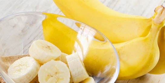 Voici comment préparer un traitement à la banane et à la bière pour les cheveux