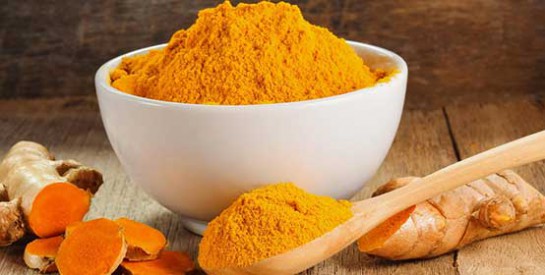 Le curcuma: 2 bienfaits incroyables pour vos cheveux