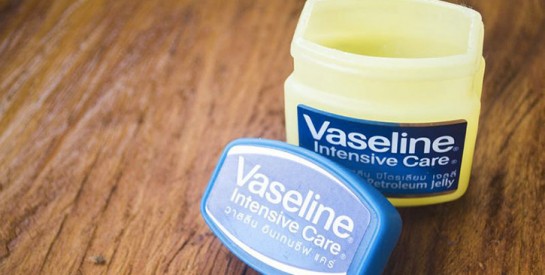 4 utilisations pratiques de la vaseline pour prendre soin du corps