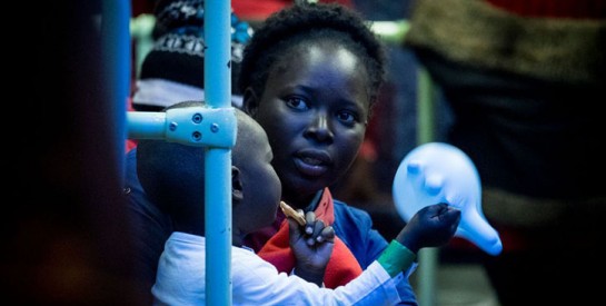 Espagne : la droite offre de ne pas expulser les migrantes si elles font adopter leur bébé