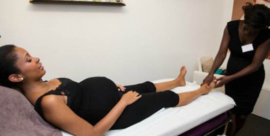 Enceinte : Pourquoi les chevilles, les mains et les pieds s'enflent-ils?