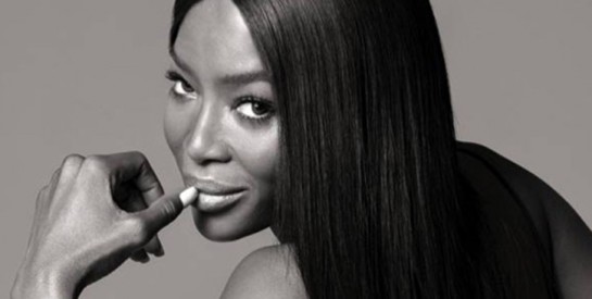 Naomi Campbell, à 48 ans, elle pose nue pour NARS