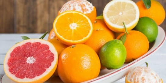 Les acides de fruits (AHA) pour un teint lumineux