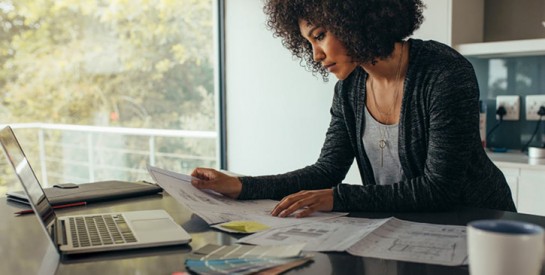 Emploi : cinq habitudes qui retardent la carrière des femmes