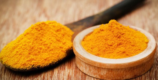 Soin quotidien au curcuma pour une peau saine