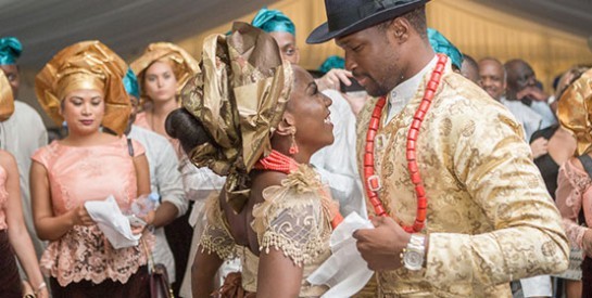 Sa belle-sœur se présente à son mariage vêtue d'une longue robe blanche: tenue appropriée ou déplacée?