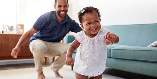 Grandes étapes du développement de bébé : la marche