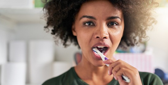 Hygiène : pourquoi se brosser la langue peut être dangereux pour la santé ?