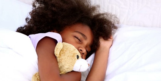 Mon enfant fait pipi au lit : que faire?