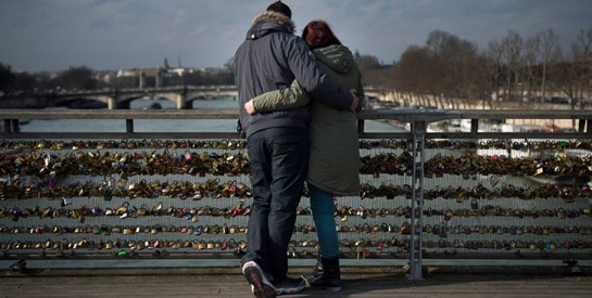 Il coupe le pénis de l`agresseur de sa femme avec un couteau suisse