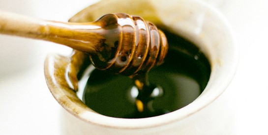 Masque miel et thé pour lutter contre l`acné