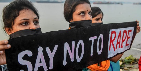 En Inde, le viol collectif suivi du meurtre d'une jeune femme révolte la population