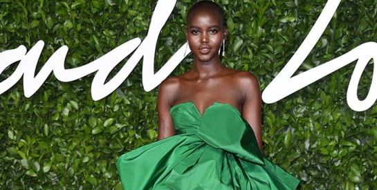 La mannequin sud-soudanaise Adut Akech récompensée aux Fashion Awards