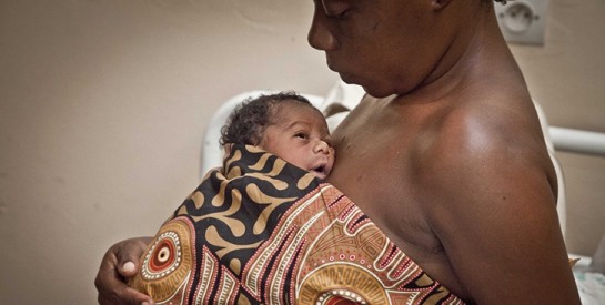 En Côte d`Ivoire, les bébés prématurés sauvés par la méthode « mère kangourou »