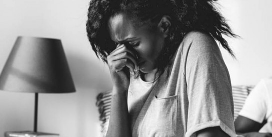 Cette mère de 52 ans avoue : ``Je couche avec mon fils chaque mercredi pour maintenir sa richesse``