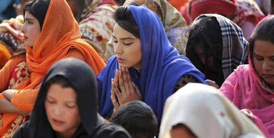 Selon un imam pakistanais, le manque de ``pudeur``des femmes est responsable du coronavirus