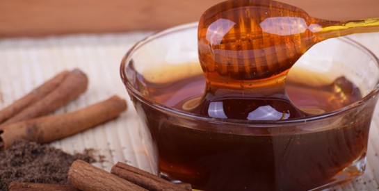 Digestion, toux, perte de poids… essayez ce remède à base de cannelle et miel