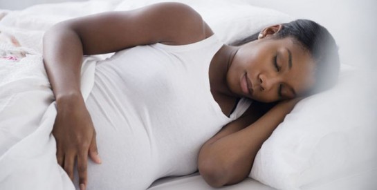 ``Enceinte, est-il dangereux de dormir sur le côté droit ?``