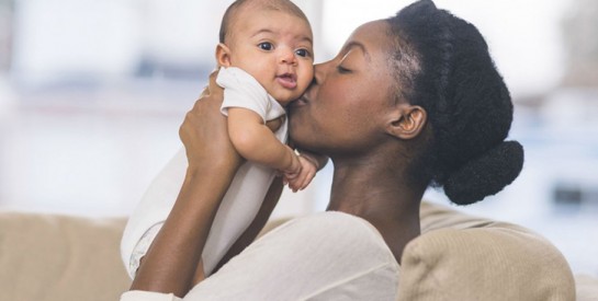 Quand faut-il couper les cheveux du bébé pour la première fois ?