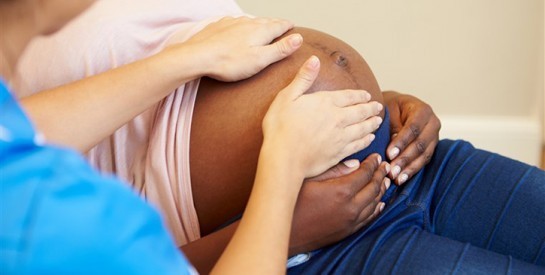 Née avec deux utérus, elle attend... un bébé dans chaque !