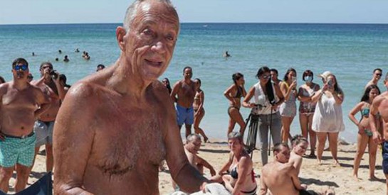 Le président du Portugal sauve deux femmes en difficulté en mer