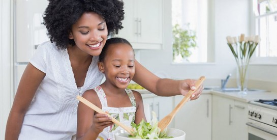 Apprenez à votre enfant comment bien manger (et aimer ça !)
