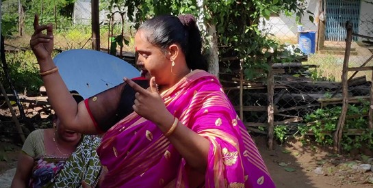 En Inde, Manisha, femme transgenre, recueille les enfants rejetés