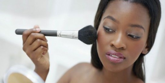 Maquillage : des techniques simples pour réussir son blush!